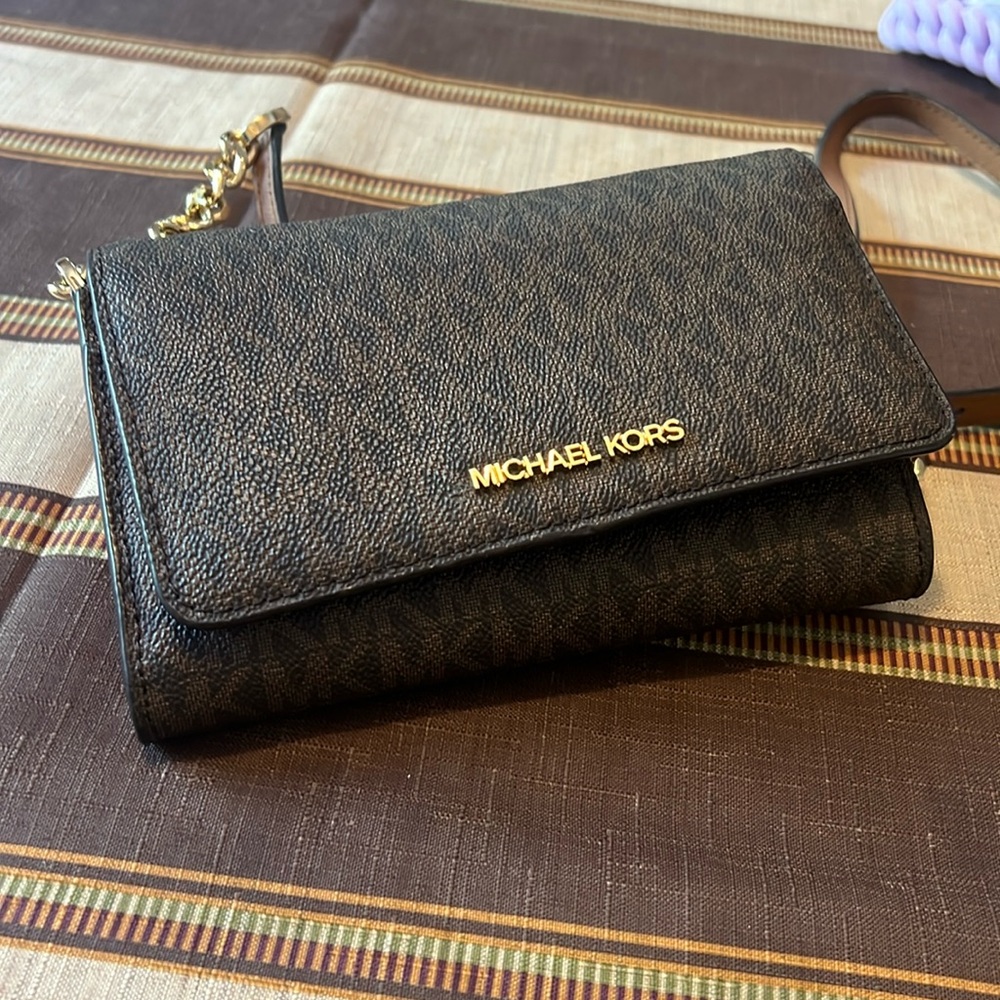 Michael kors crossbody